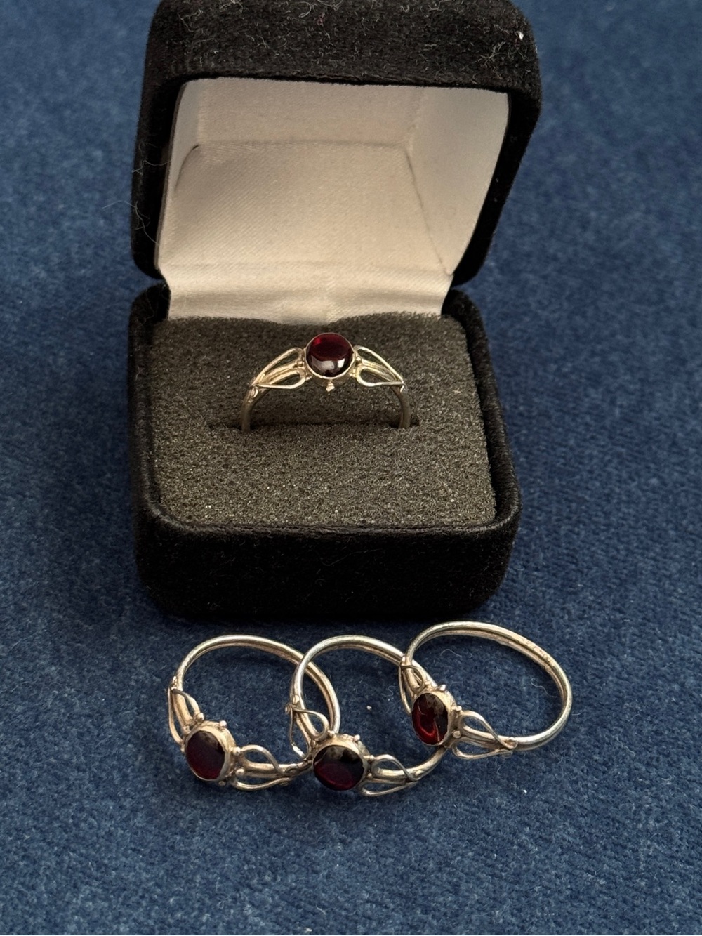 Vintage Set of 4 Garnet 925 Sterling‎ Silver stackable Rings.